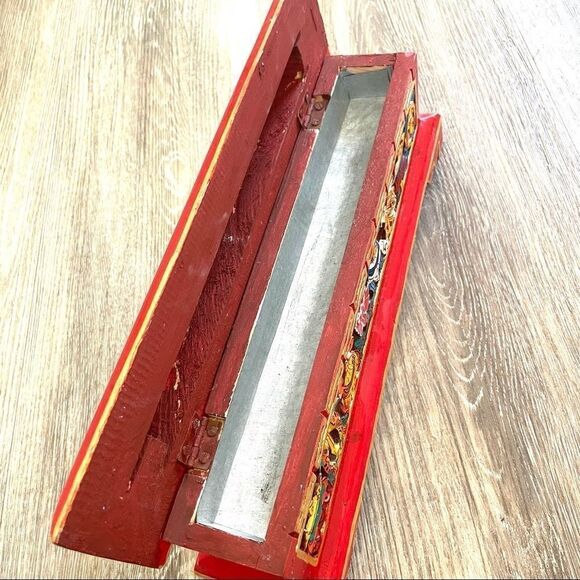 Red carved wooden incense burner - Picture 3 of 16